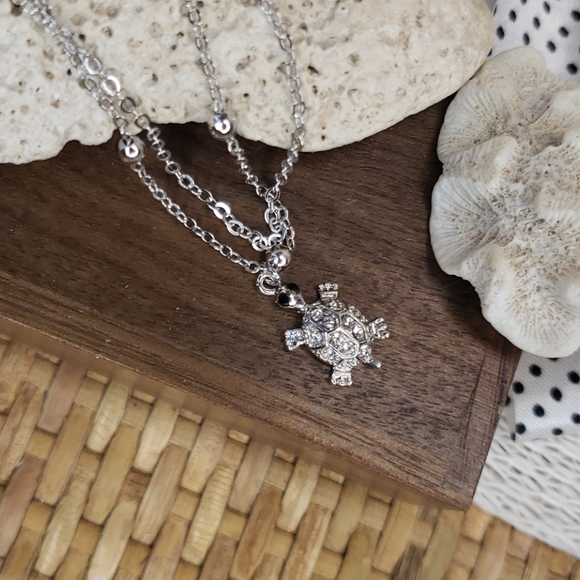 2/$15 NWT fashion turtle charm bracelet - Picture 3 of 4